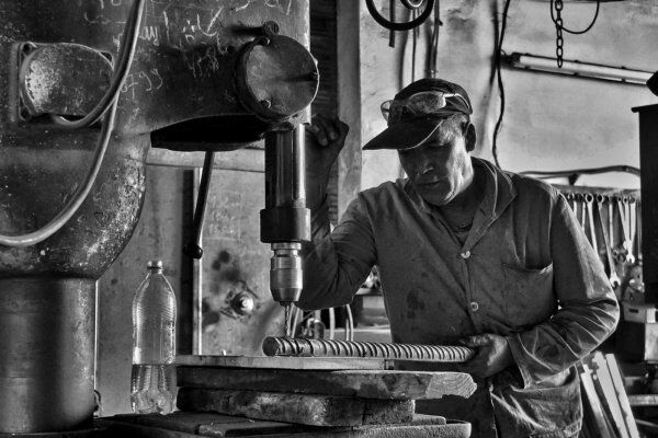 Dobra de chapas metálicas: escolha de métodos e controle de qualidade para obras e indústria